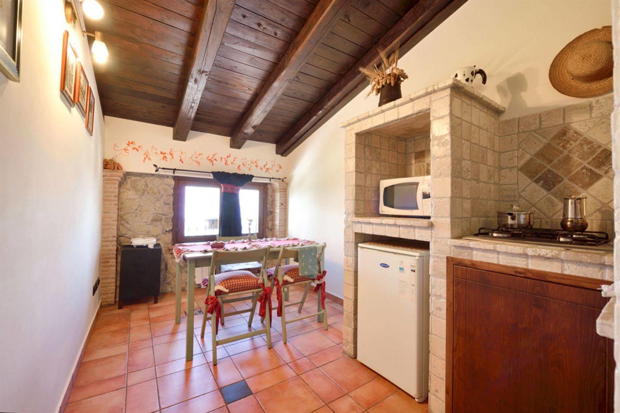 Il Casale Delle Ginestre Aparthotel Castel San Pietro Romano Екстериор снимка