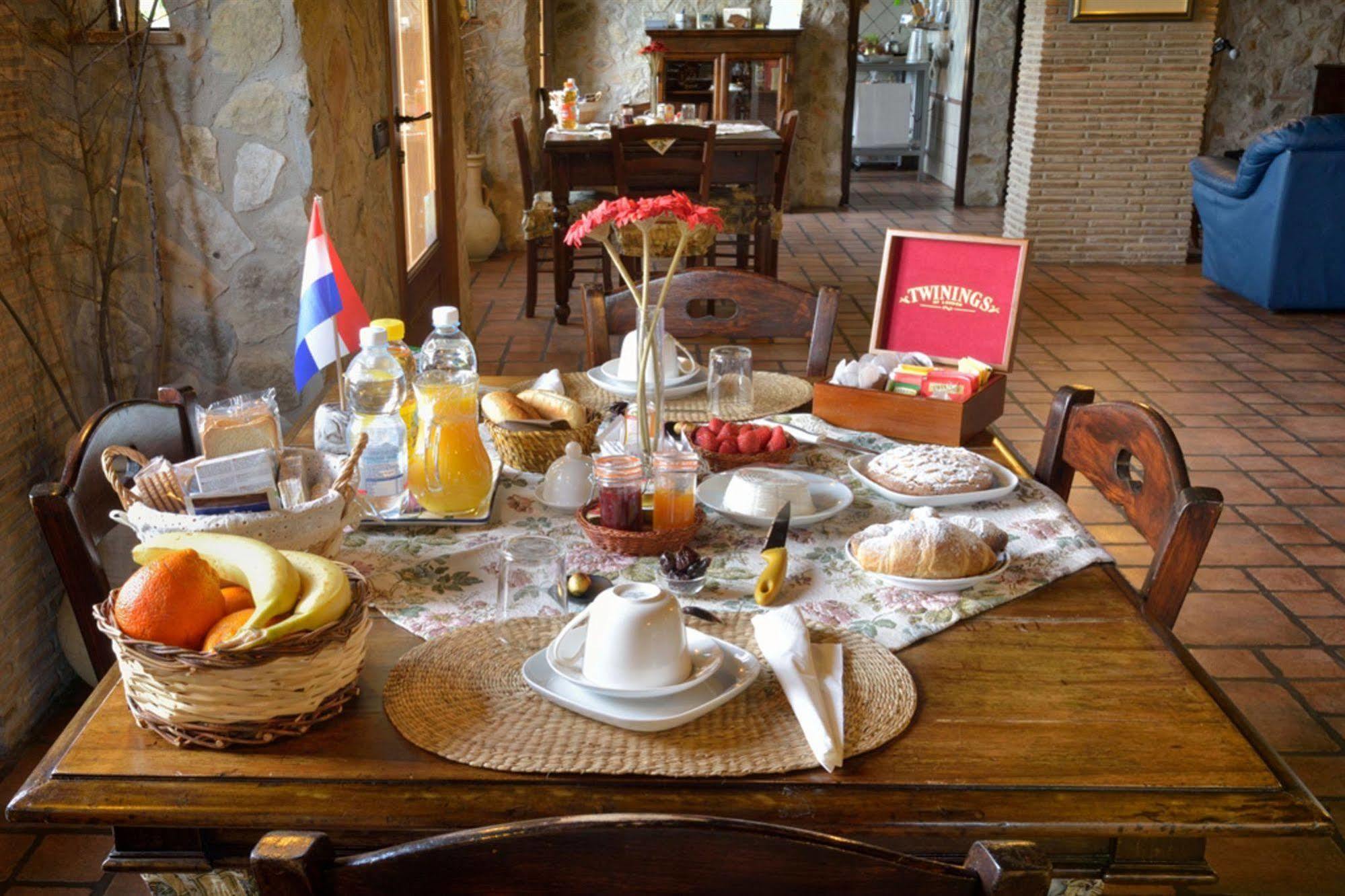 Il Casale Delle Ginestre Aparthotel Castel San Pietro Romano Екстериор снимка